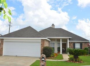 112 Pear Tree Cir, Broussard, LA 70518