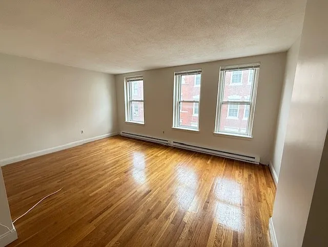 2 bed, 1000 sqft, $3,900 — Photo 2