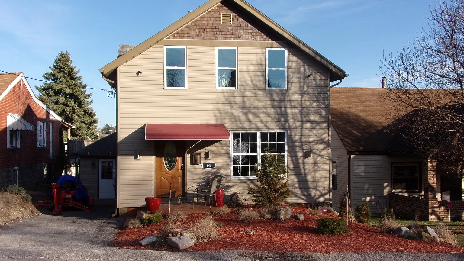 68 Leet St photo 1