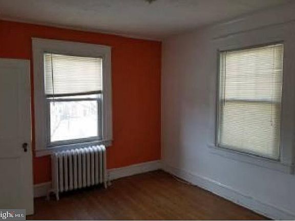 5th image of 329 Congress Ave