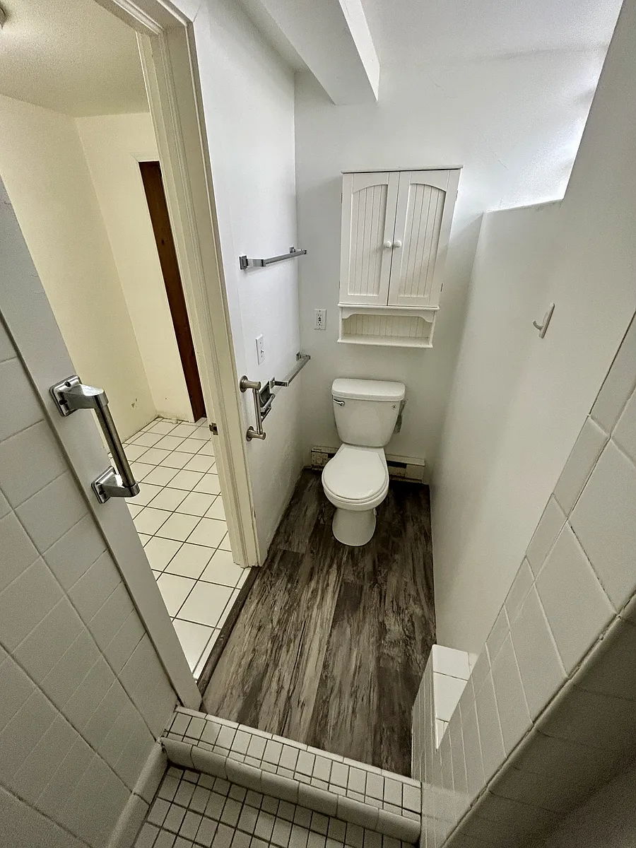 Building Photo - 2110 5th Ave E #D