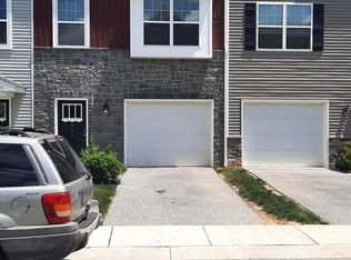 821 Admirals Quay Dr, Mechanicsburg, PA 17050