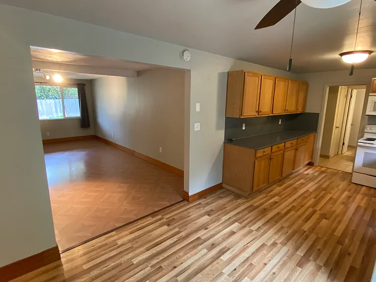 14026 SE Redwood Ave — Photo 4