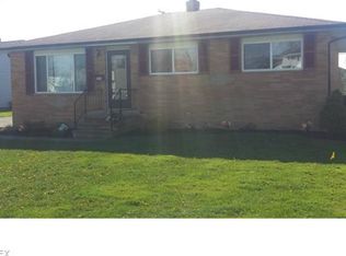 5838 White Pine Dr, Bedford Heights, OH 44146