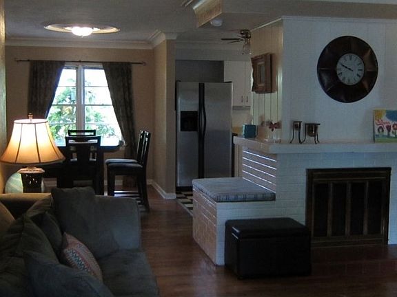 2nd image of 802 S Skyline Dr