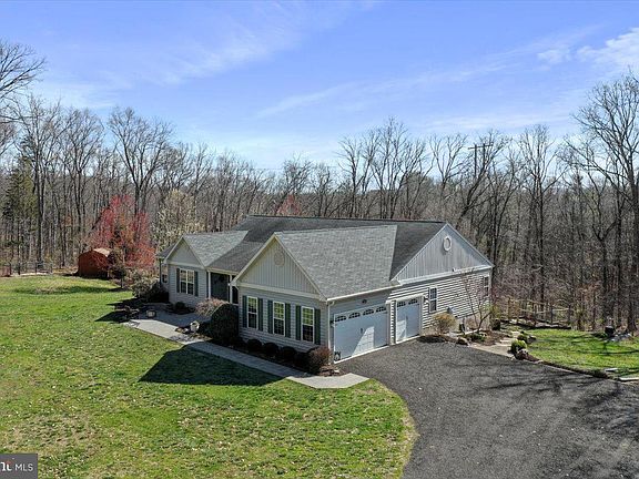 2nd image of 290 Arapaho Ln