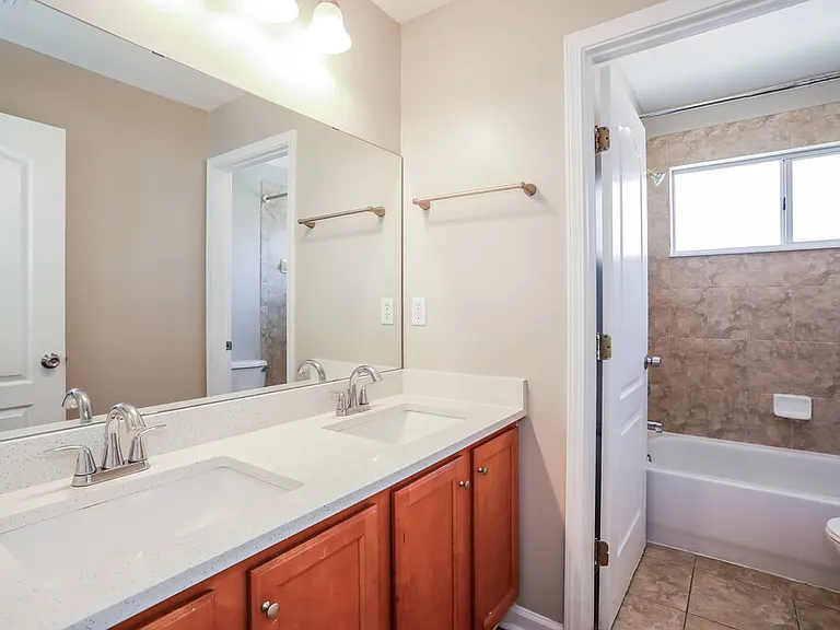 880 Thoroughbred Dr — Photo 14