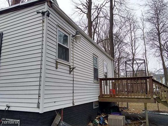 3rd image of 79 N Warren Ave