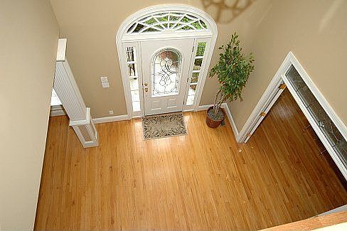 2 Story Foyer w/Hardwood Floors