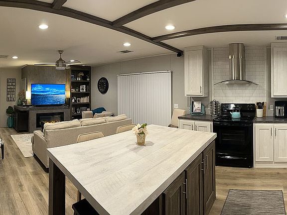 5th image of 1020 Royal Cir