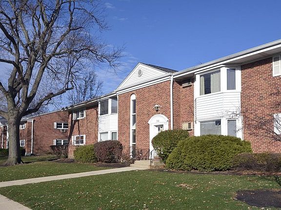 2nd image of 502 W Miner St APT 1B