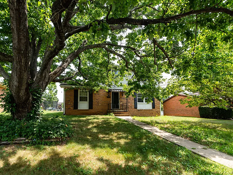 921 Dogwood Cir — Photo 23