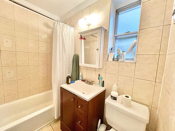 3rd image of 24753 77th Cres #2F