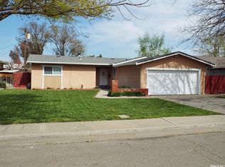 25 Manor Ave, Gustine, CA 95322