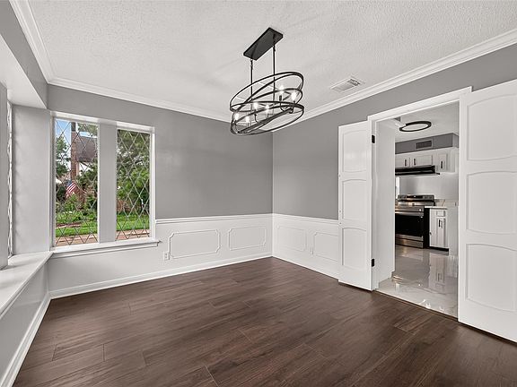 4th image of 3922 Highpines Dr