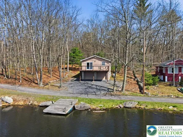 6430 Lakeshore Dr E, East Stroudsburg, PA 18302