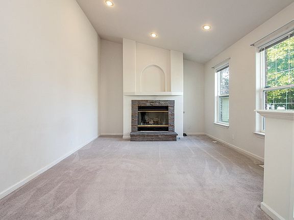 4th image of 532 SE Mockingbird Dr