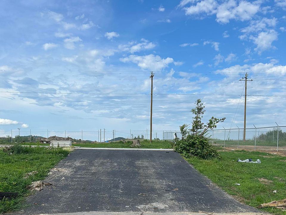 2nd image of 46 Arrow Wood Dr