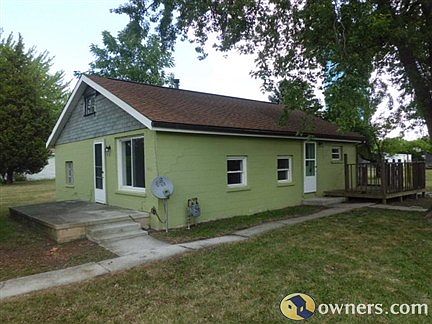 1st image of 852 Lynn St