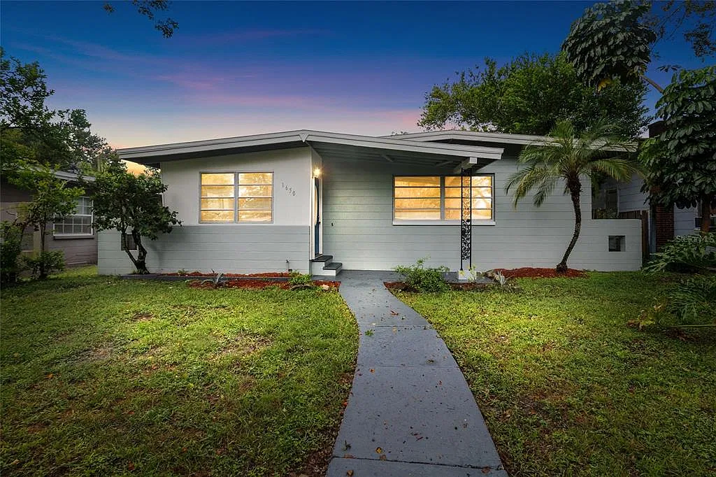 2 bed, 1.0 bath, 1231 sqft, $2,450 — Photo 1