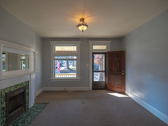 4th image of 794 Ebner St #1