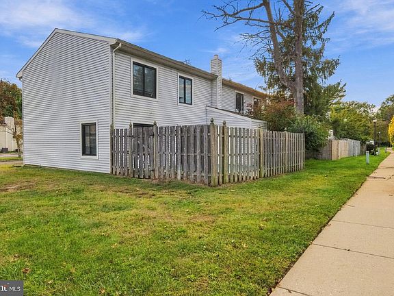 5th image of 127 Briar Ct