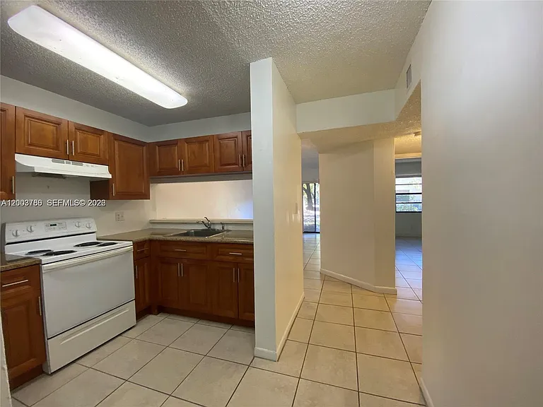 4033 Lakeside Dr #4033 — Photo 3