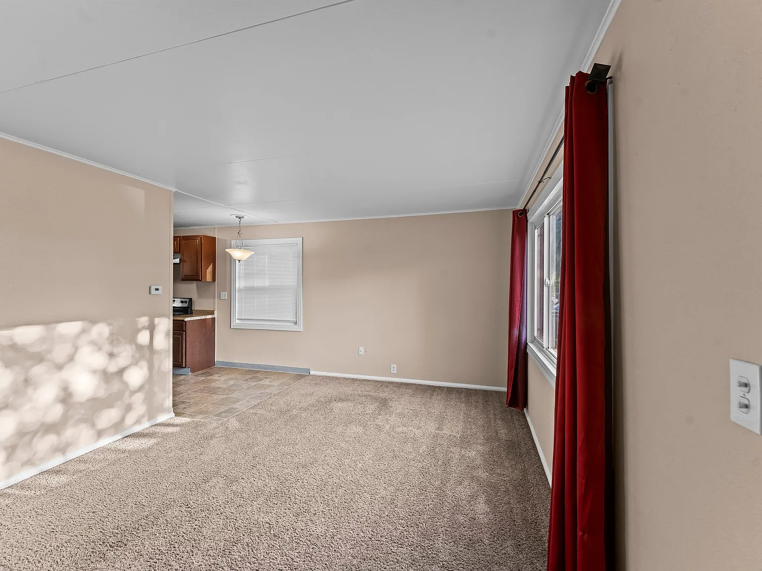 3 bed, 894 sqft, $1,600 — Photo 4