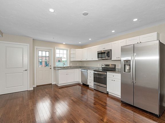 3rd image of 65 Princeton St #521