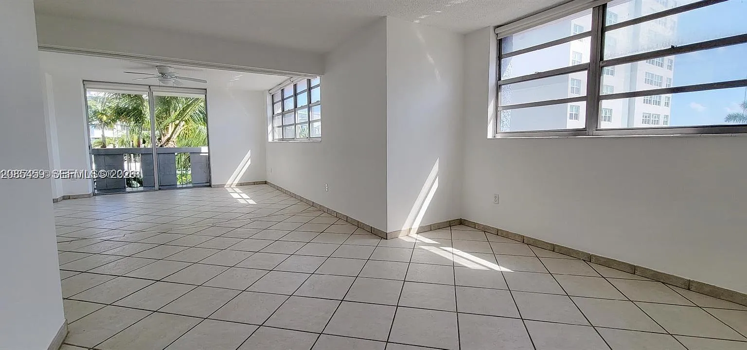 South Bay Club Condo — Photo 4