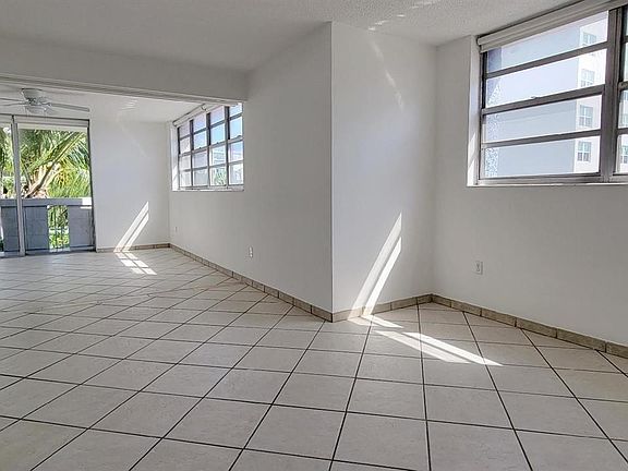 4th image of 800 West Ave APT 401