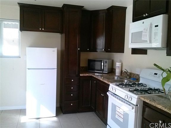 5th image of 818 E J St