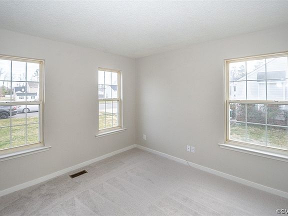 3rd image of 409 Green Hollow Ln