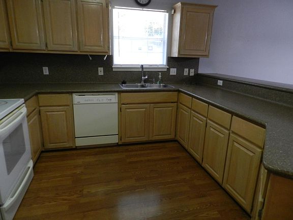 3rd image of 2075 La Quinta Dr