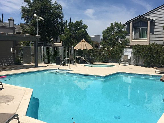 3rd image of 2135 E Valley Pkwy Unit 77