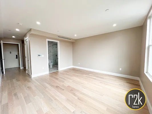 Rented by Realty 2000 Corp | media 3
