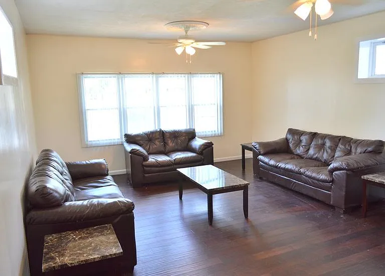 1022 E Colvin St — Photo 2