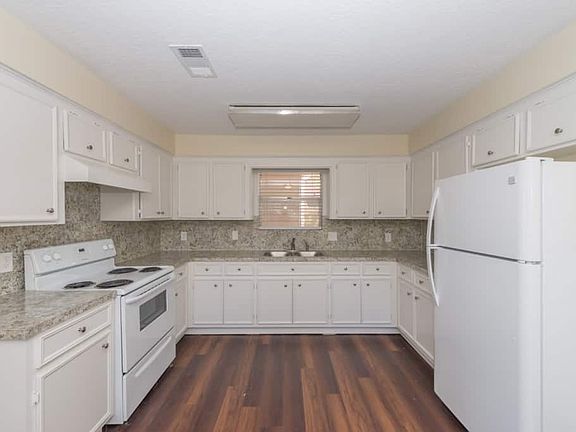 5th image of 4318 Hickory Grove Dr
