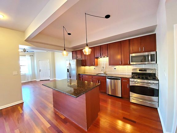 2nd image of 1527 N California Ave APT 3N