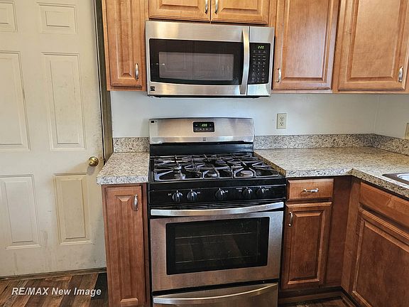 5th image of 4814 Schneider St