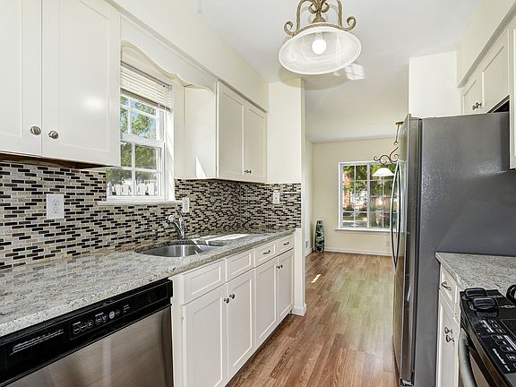 Granite top, Stainless appl