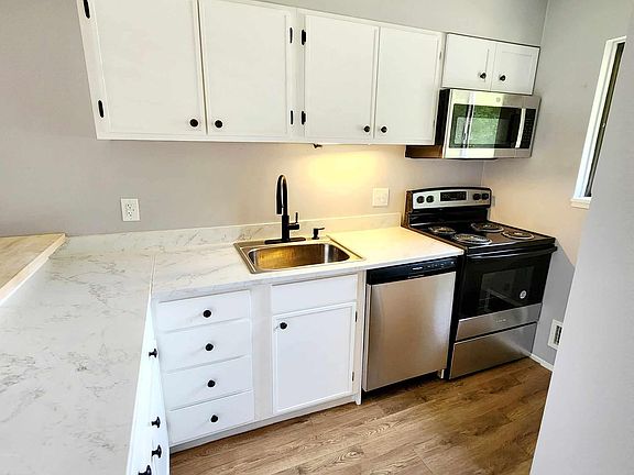 4th image of 4525 Westbrook Dr #39