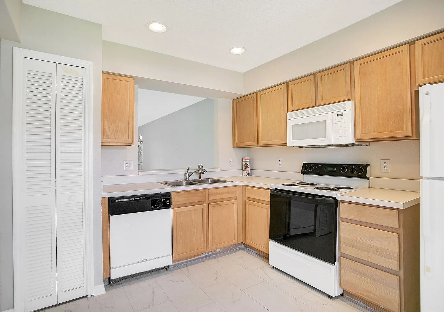 2 BR / 2 BA Condo in Fairway Glen of Meadow Woods — Photo 3