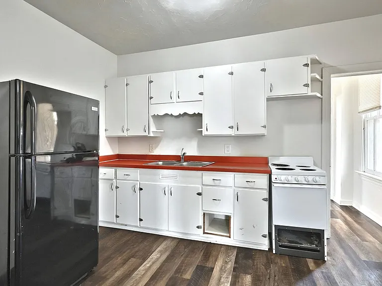 301 N Queen St — Photo 9