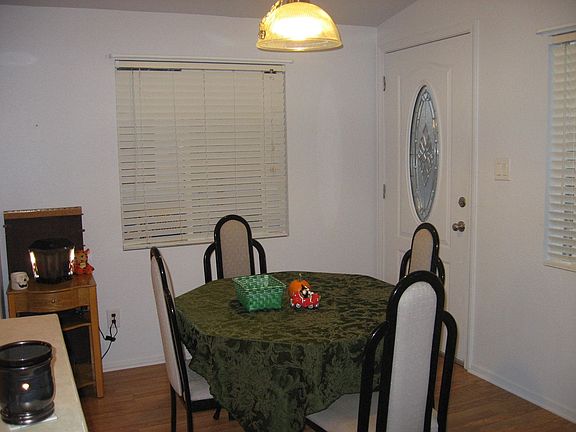 3rd image of 2548 Barclay Ave