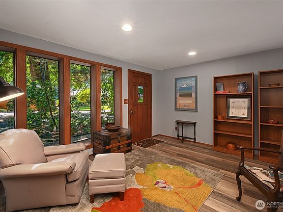 4th image of 10733 Bartlett Avenue NE