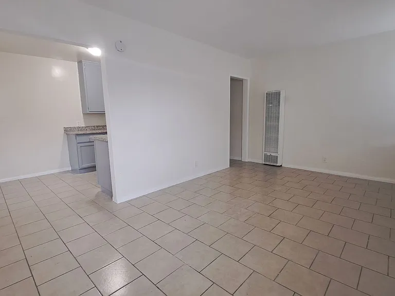 115 E Tamarack Ave — Photo 5