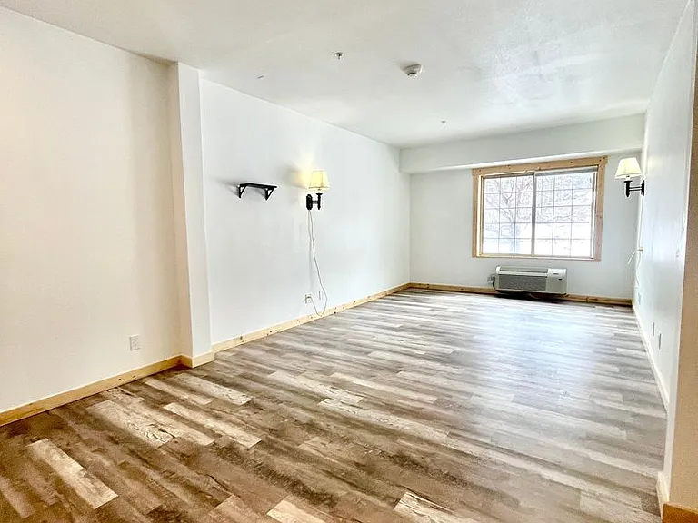Ski Town Apartments — Photo 22