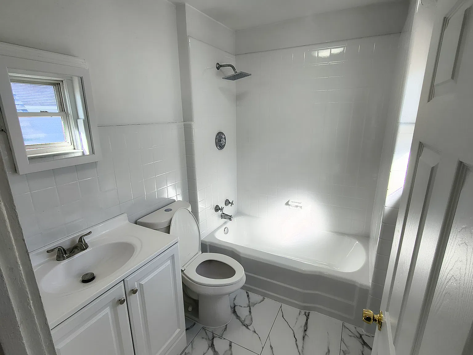 2 bed, 900 sqft, $2,400 — Photo 1