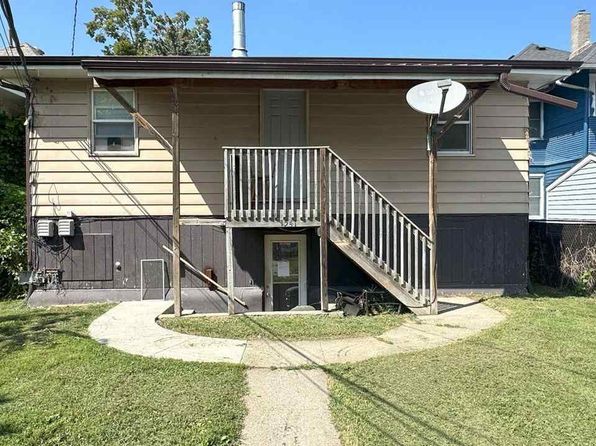 cedar-rapids-iowa-444362957 picture